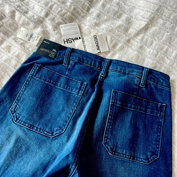 BNWT Gap AUTHENTIC FLARE MID RISE STRETCH - size 28s (6short) - Picture 2 of 5